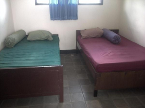 Menginap di rumah tenun Astiti